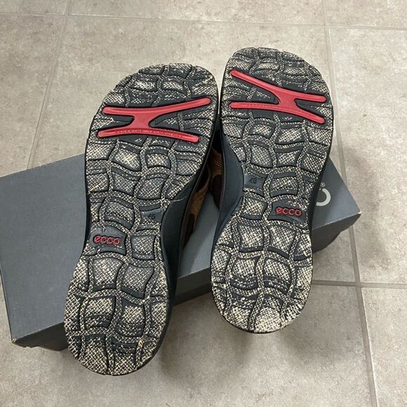 Ecco Waikiki Cocoa Brown Sandals - Picture 4 of 6